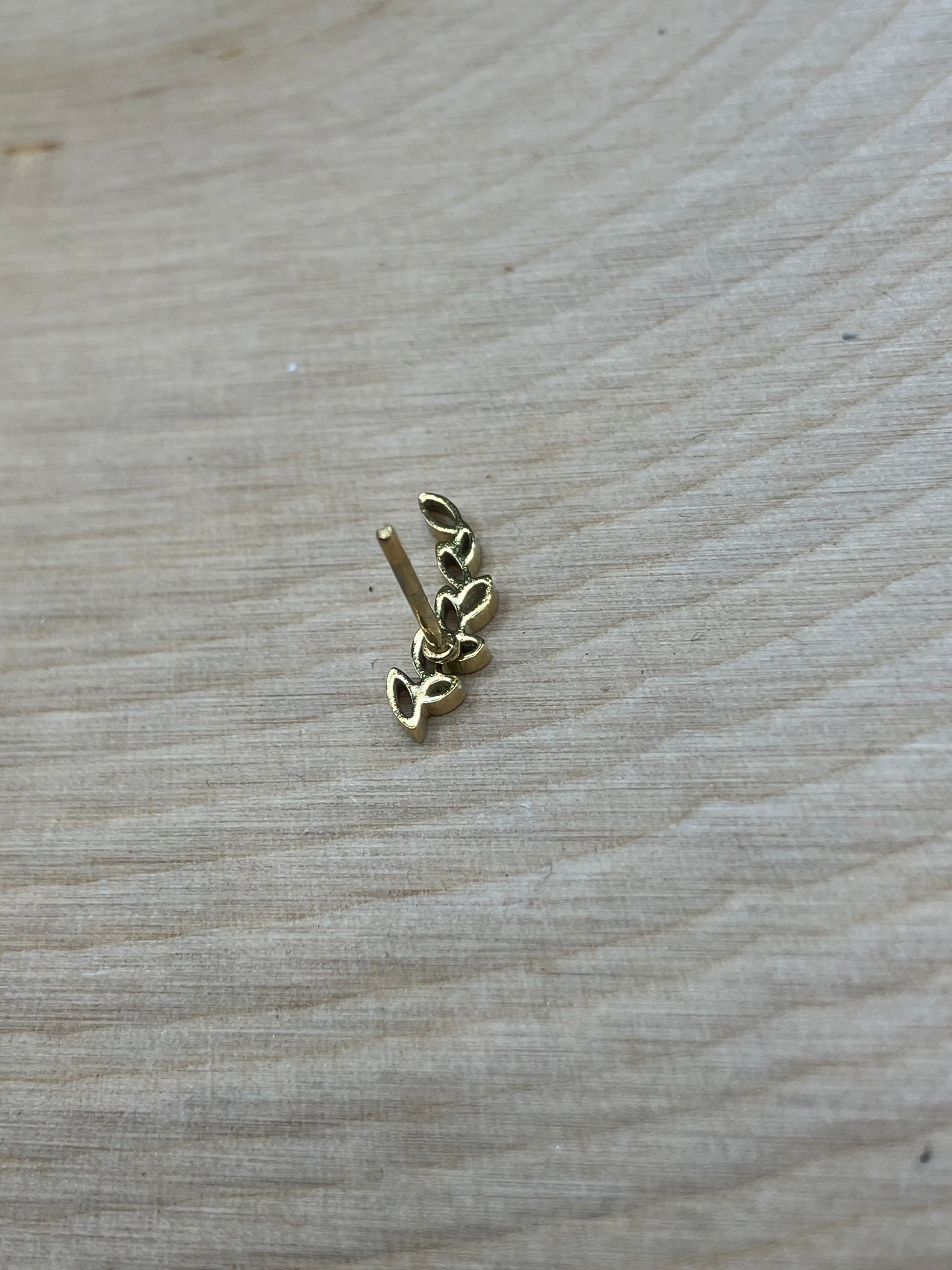 Climbing Leaves Stud - Gold Tone
