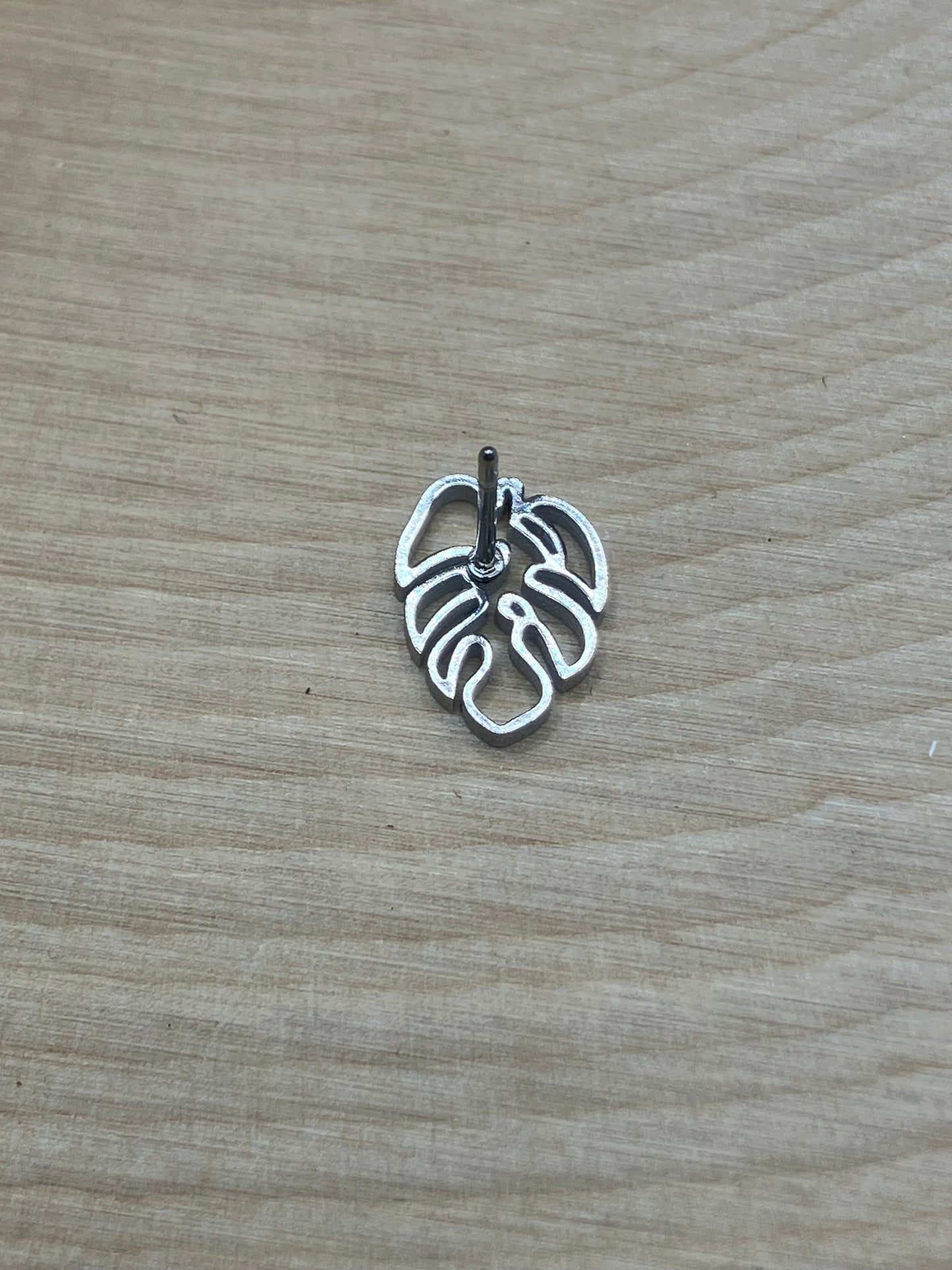 Fine Line Monstera Leaf Stud - Silver Tone