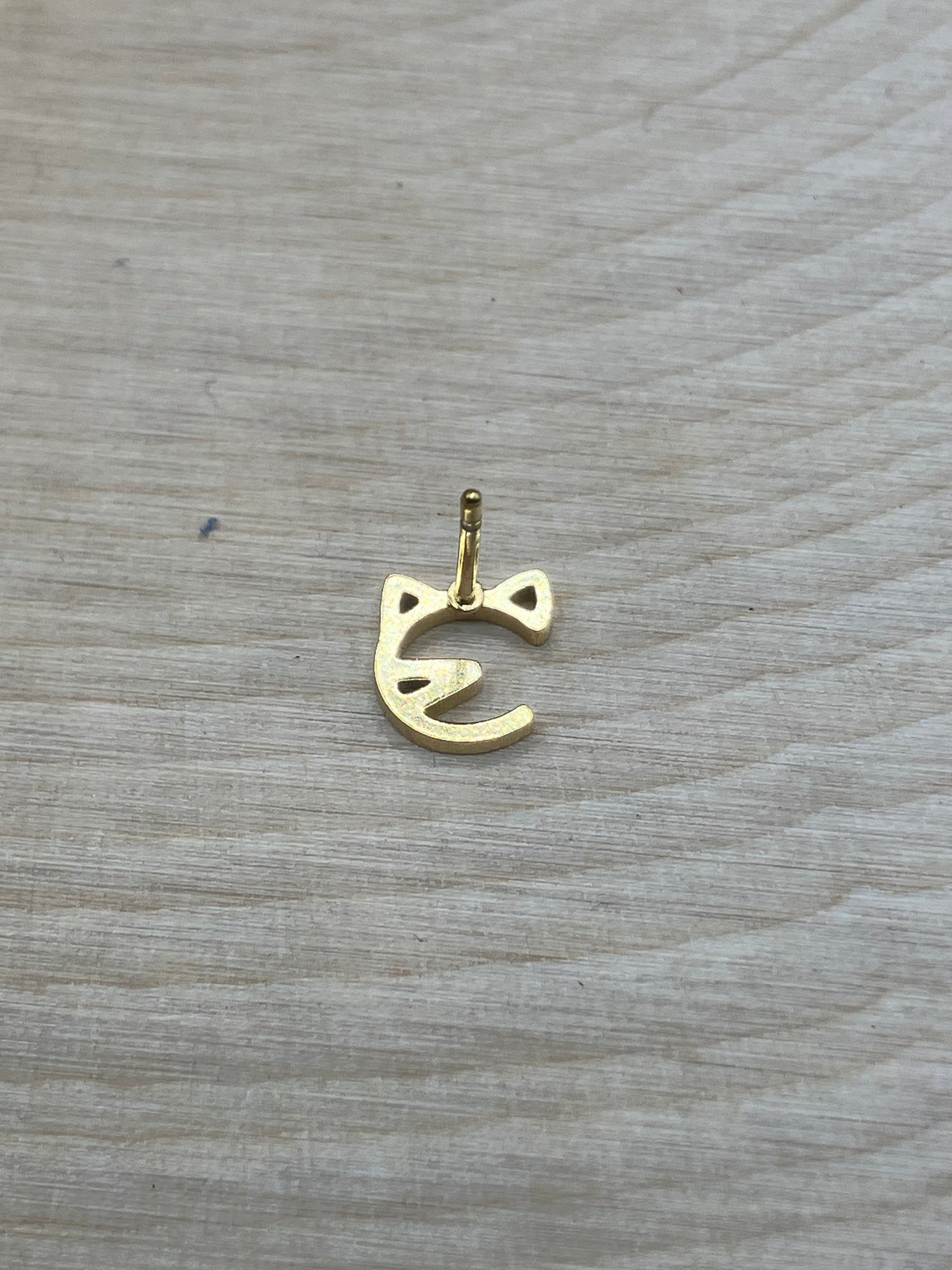 Cat Face Stud - Gold Tone