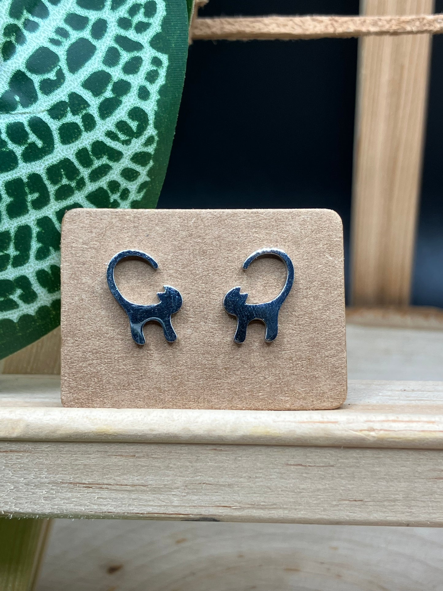 Long Tail Cat Stud - Silver Tone