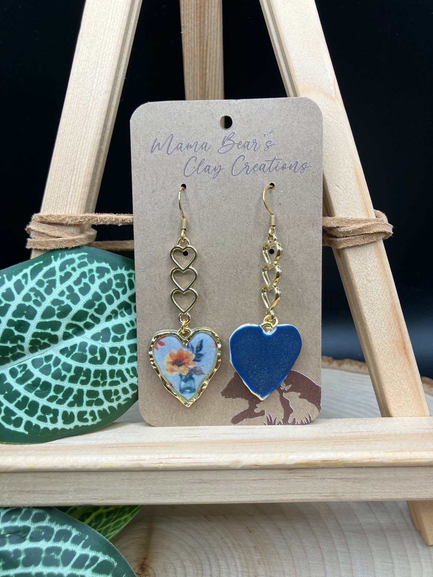 Daisy Arrangement Heart Chain Dangle