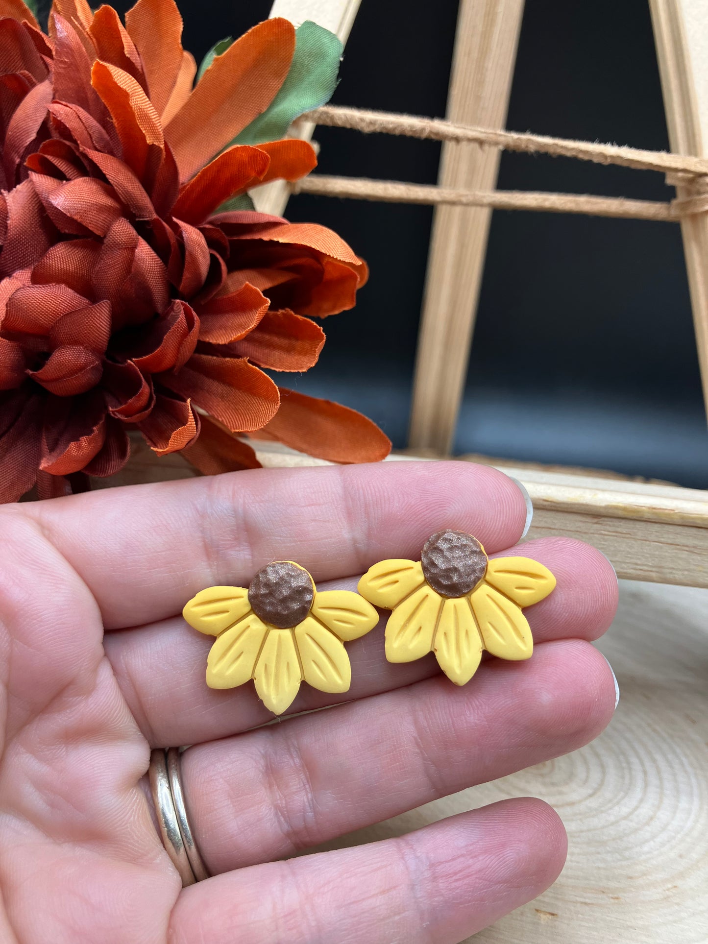 Half Daisy Stud - Yellow