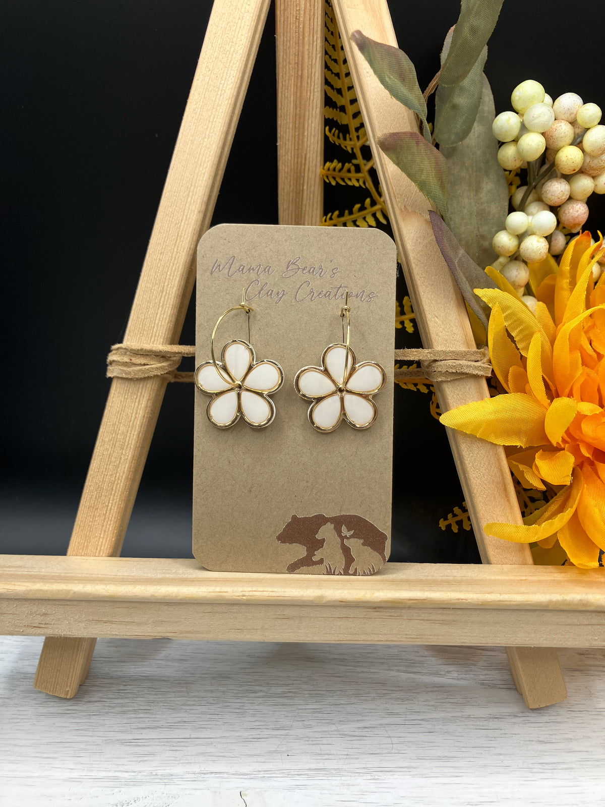 Spinner Five Petal Daisies - White