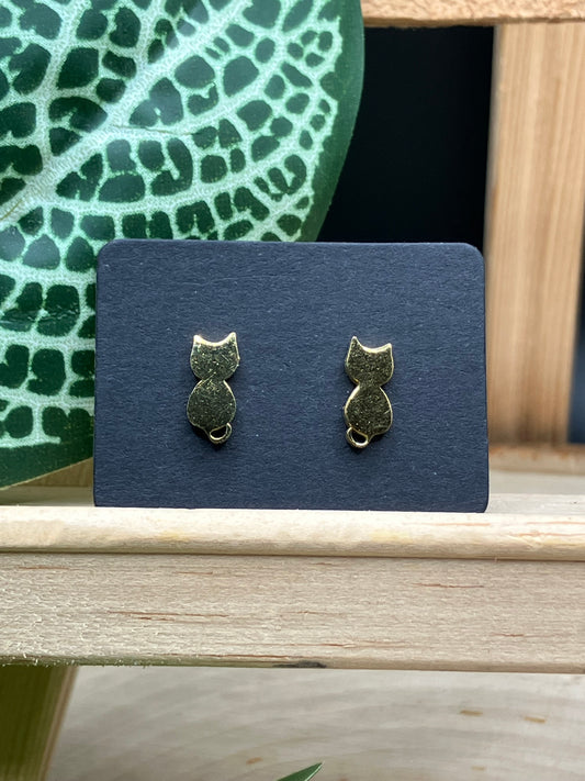 Sitting Cat Stud - Gold Tone