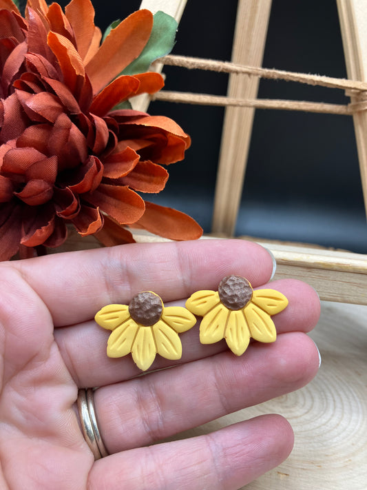 Half Daisy Stud - Yellow